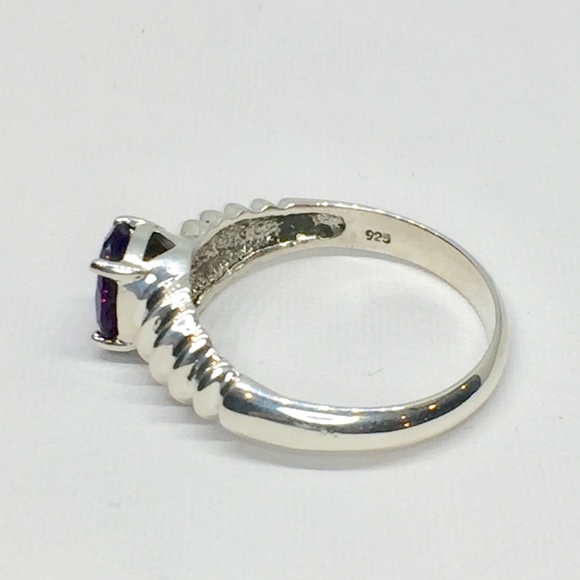 Sterling Silver & Amethyst Ring - Picture 3 of 4